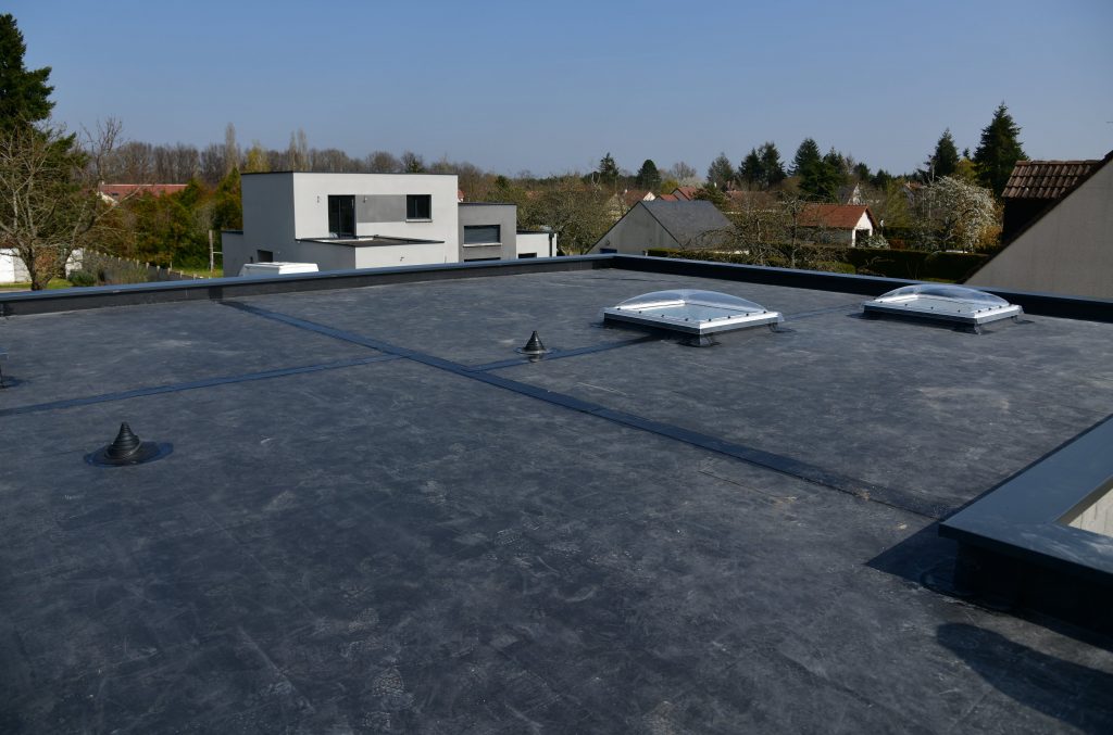 Rubber membrane flat roof